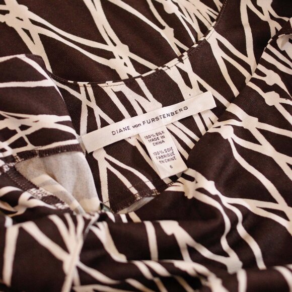 Y2K DVF Abstract fishnet print brown and white silk jersey scoop back dress - Picture 2 of 9